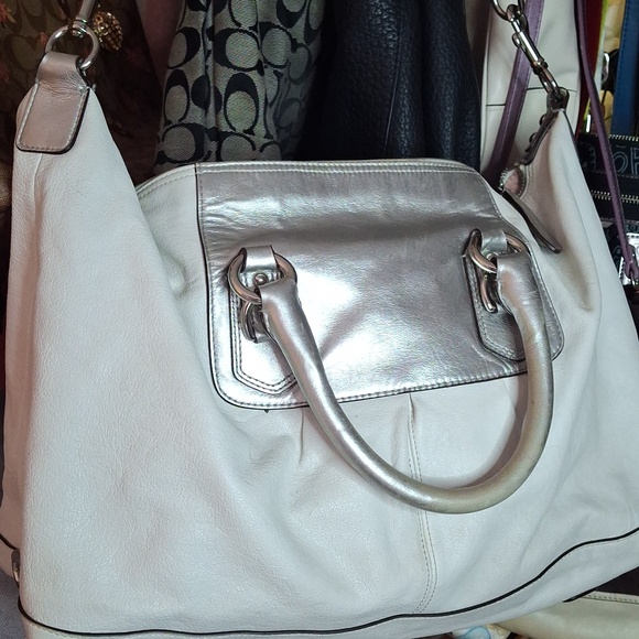 EUC COACH ASHLEY WHITE SILVER LEATHER LARGE 2 WAY BAG - Picture 2 of 3